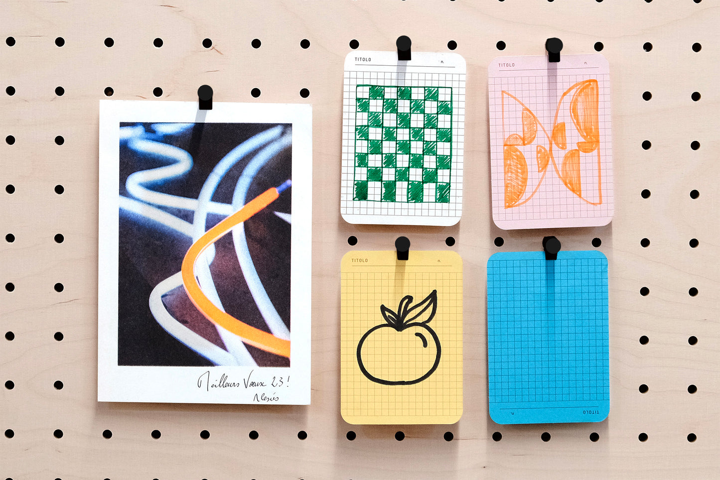 Card Clips and Photo Holder in 3D printing for Pegboard