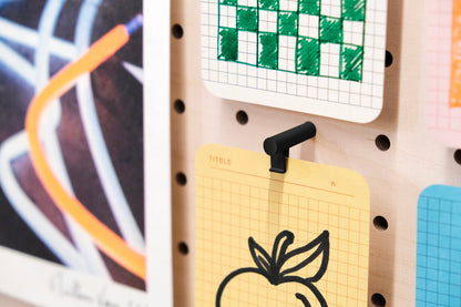 Card Clips and Photo Holder in 3D printing for Pegboard