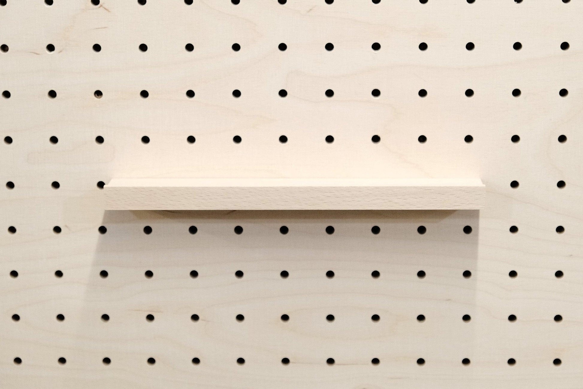 Cimaise en bois pour Pegboard et présentoir pour livre - Quark