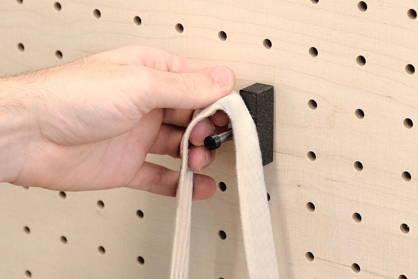 Crochet multi-usages solide pour Pegboard - Quark