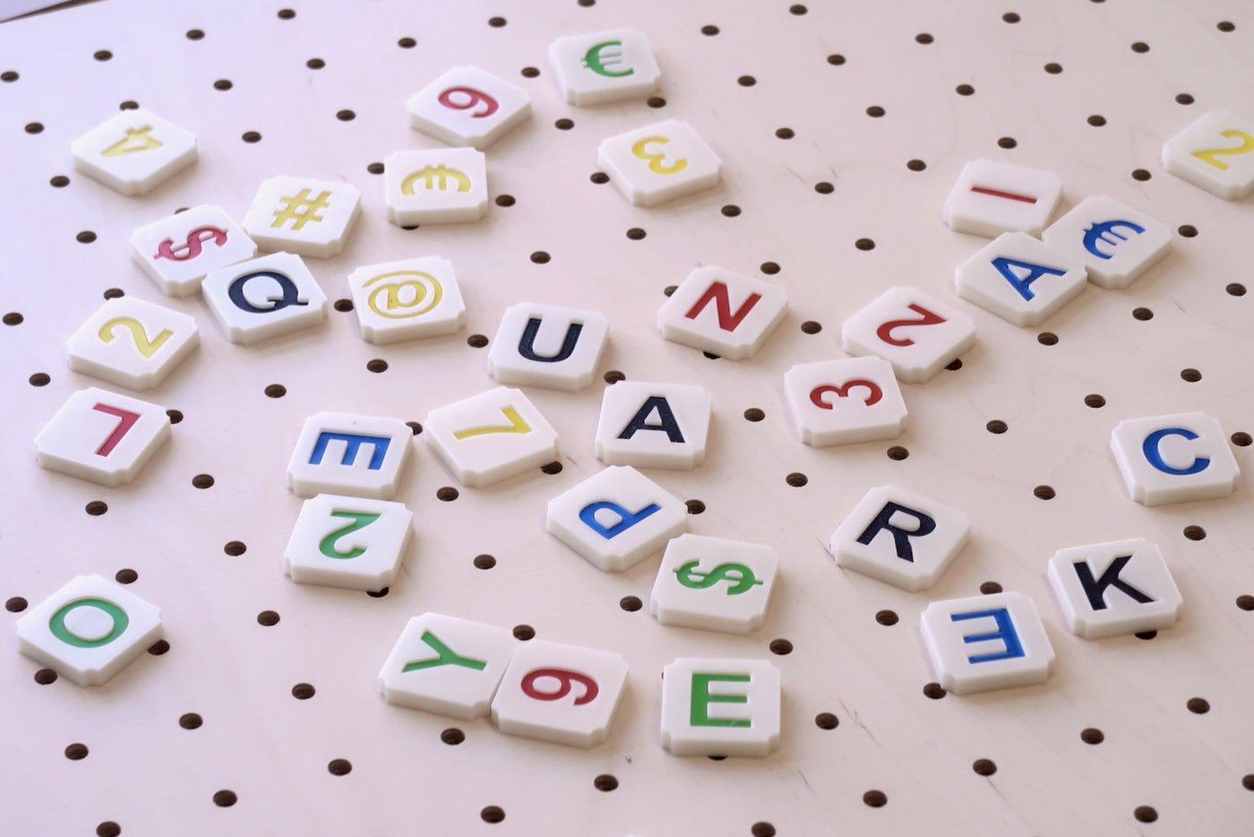 Lettres en impression 3D pour Pegboard - Quark