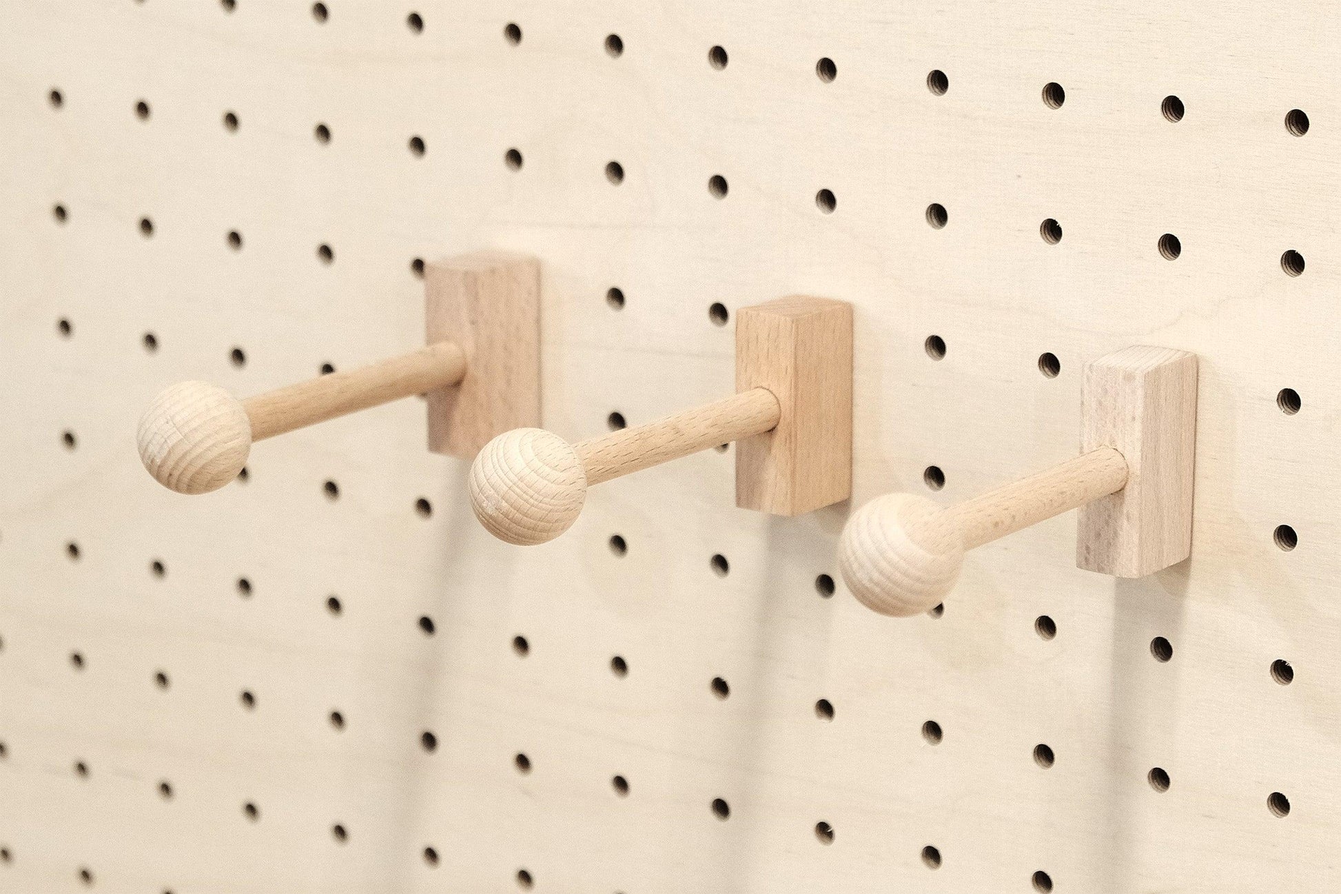 Patère - Porte Manteau Mural pour Pegboard - Quark