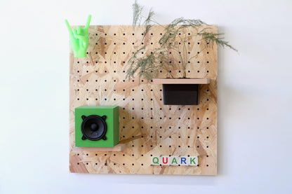 Pegboard éclats de bois en 48 cm - Panneau perforé en OSB nature - Quark