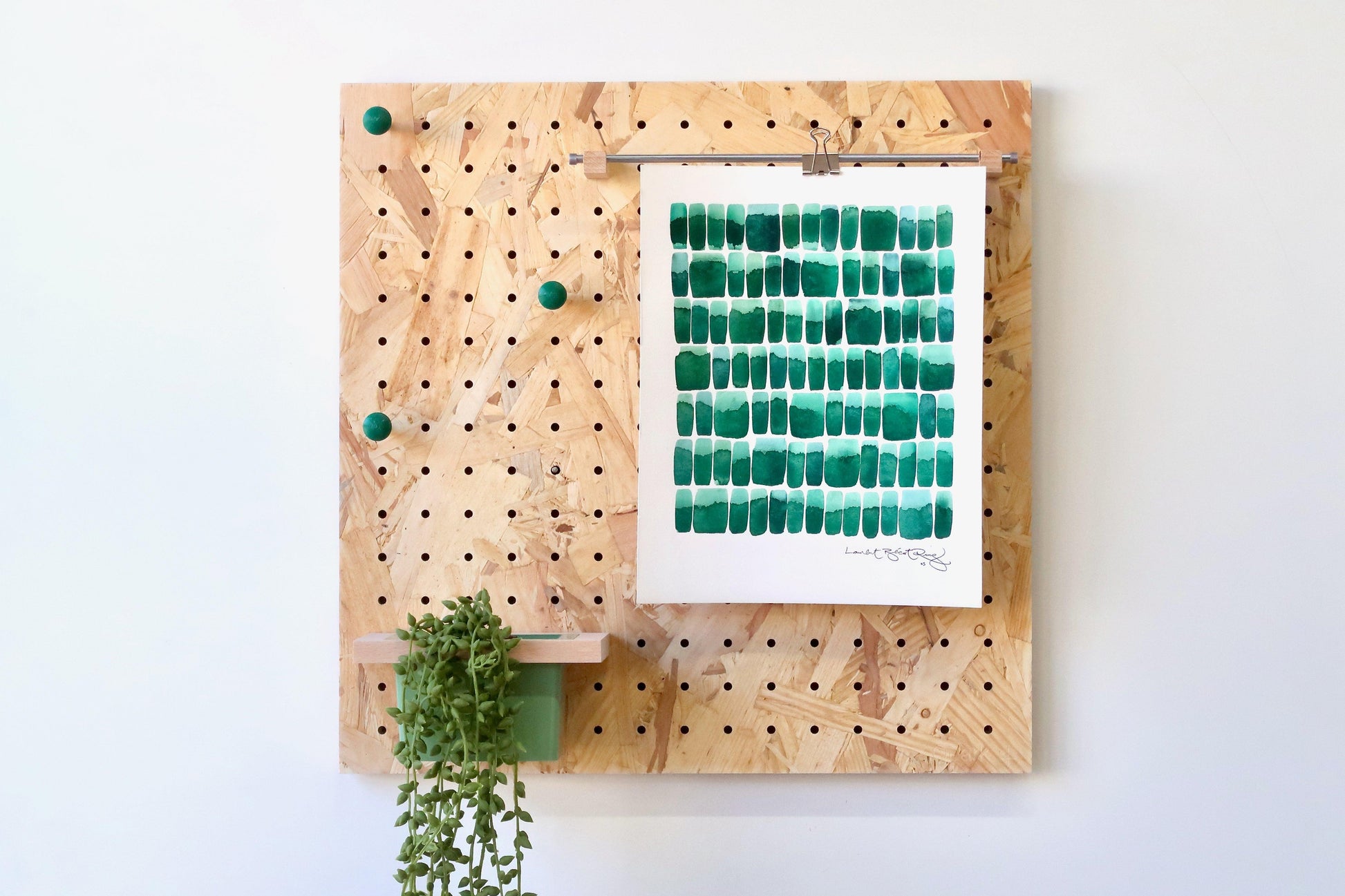 Pegboard éclats de bois en 48 cm - Panneau perforé en OSB nature - Quark