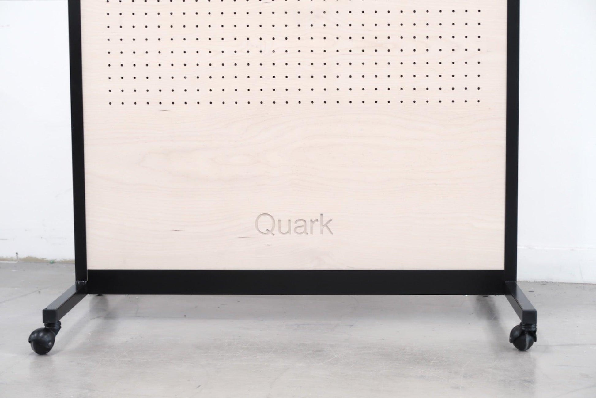 Pegboard FlexiMove : Le mur mobile sur roulettes fabriqué en France - Quark