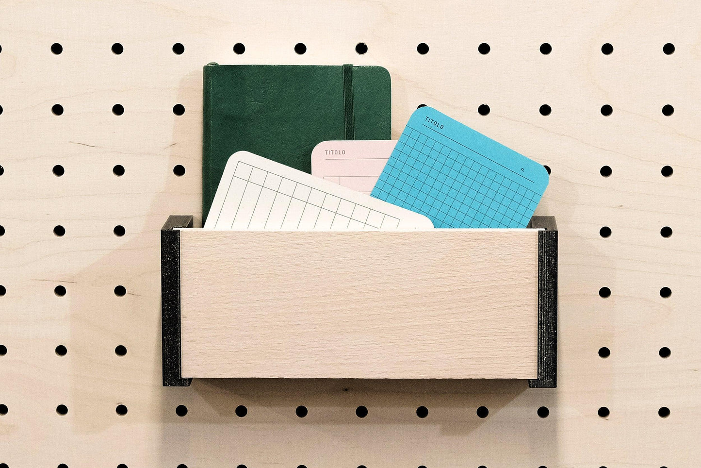 Porte courrier et porte lettres pour Pegboard - Quark