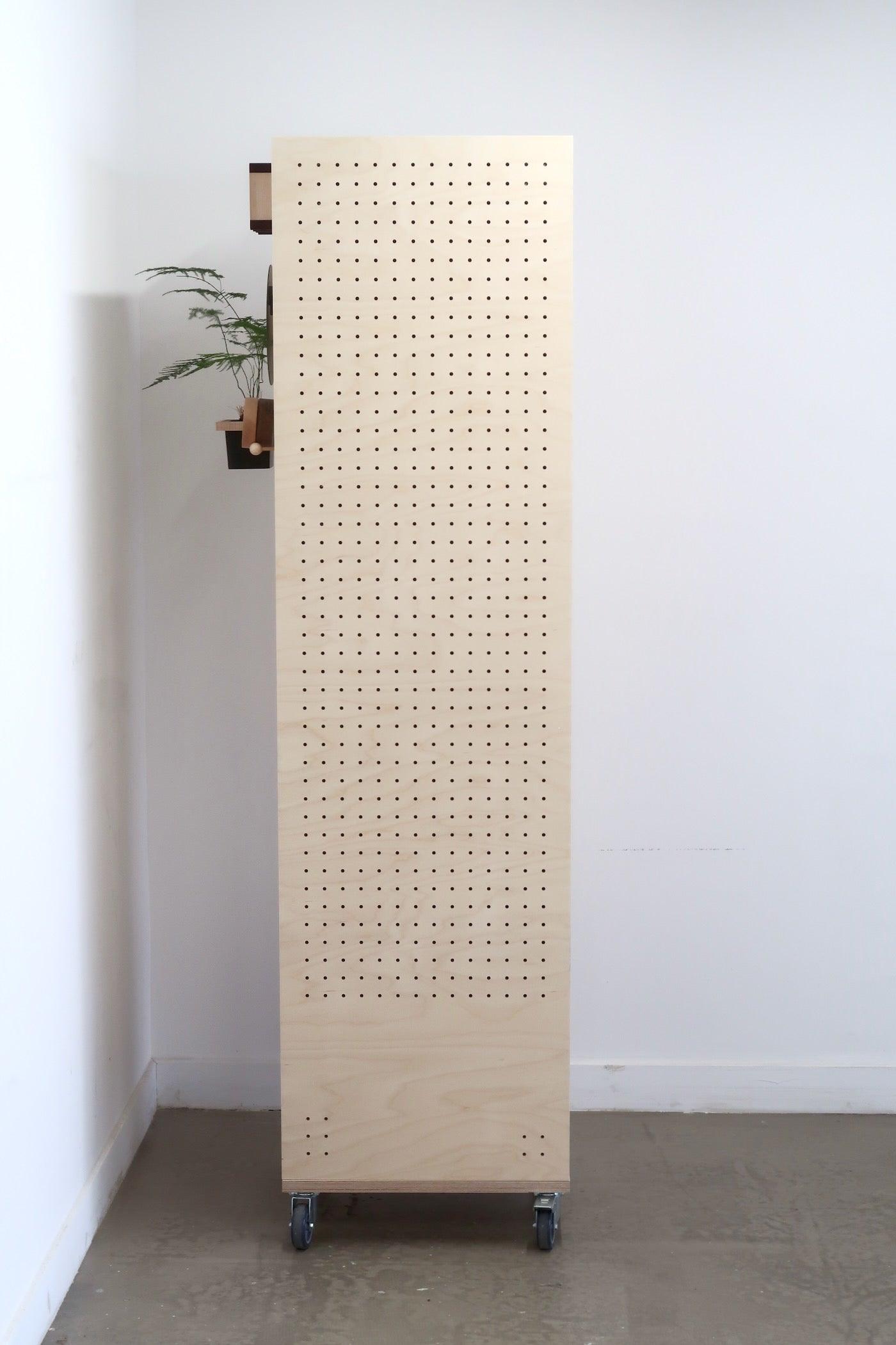 Tour de rangement perforée - Pegboard casier de rangement sur roulettes - Quark