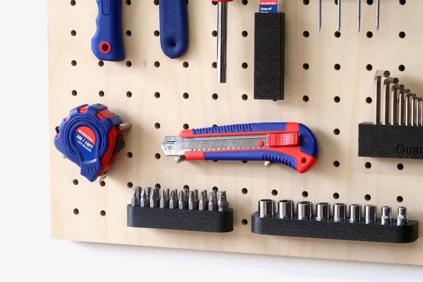 Tout-en-un : Le Kit pegboard 48cm + set d'outils de bricolage pour la maison - Quark