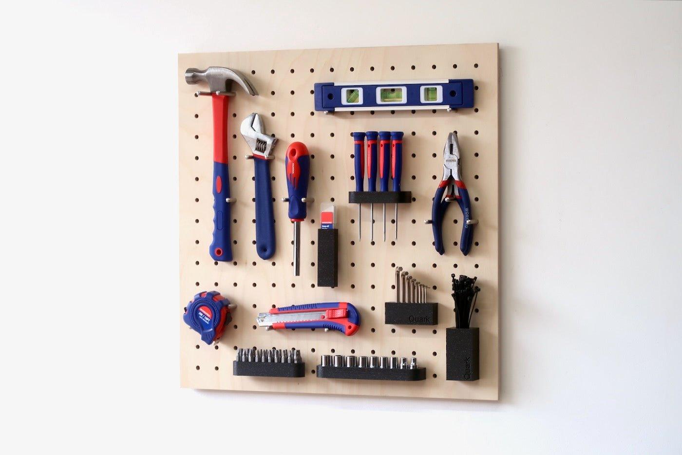 Tout-en-un : Le Kit pegboard 48cm + set d'outils de bricolage pour la maison - Quark