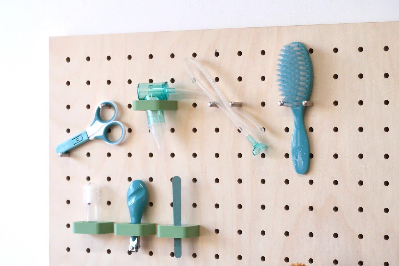 Tout-en-un : Le Kit pegboard 48cm + trousse hygiène bébé - Quark