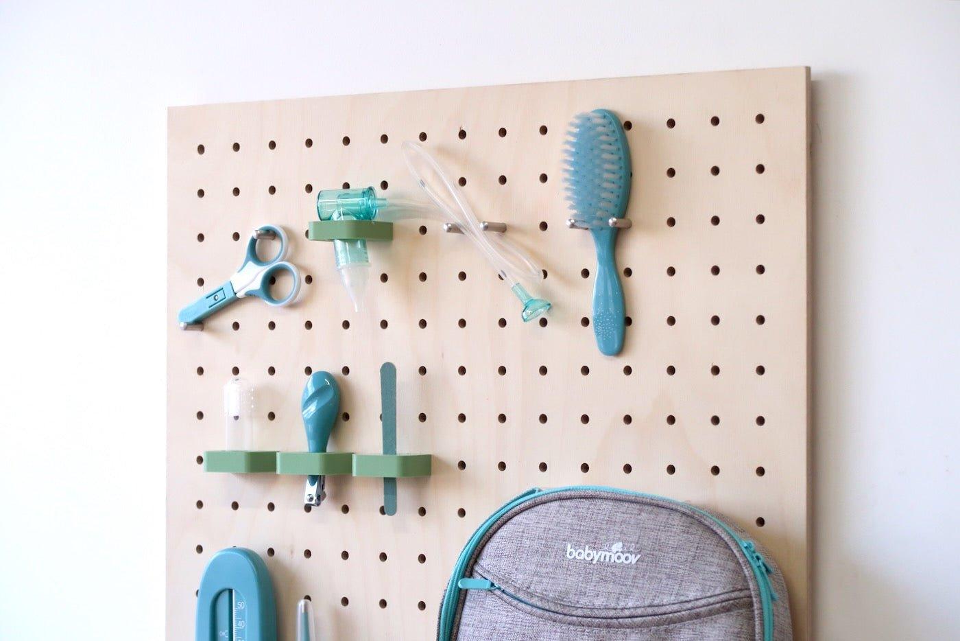 Tout-en-un : Le Kit pegboard 48cm + trousse hygiène bébé - Quark