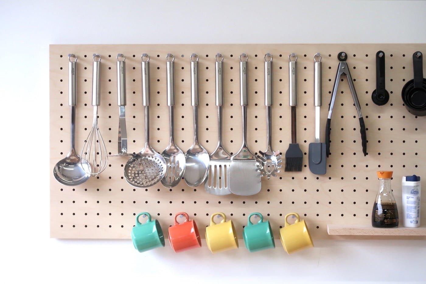 Tout-en-un : Le Kit pegboard 96 x 48 cm + set d'ustensiles de cuisine - Quark